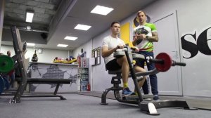 Тренировка бегуна в тренажерном зале. Упражнения для бега. Бег зимой.