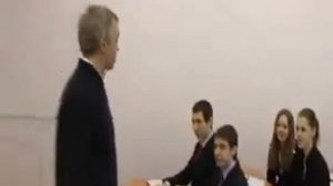 учитель физики читает рэп
