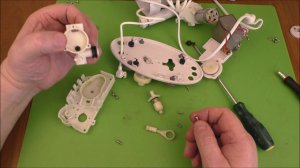 Полная разборка ирригатора. Недоволен этим ирригатором. Сборка отвратительная.