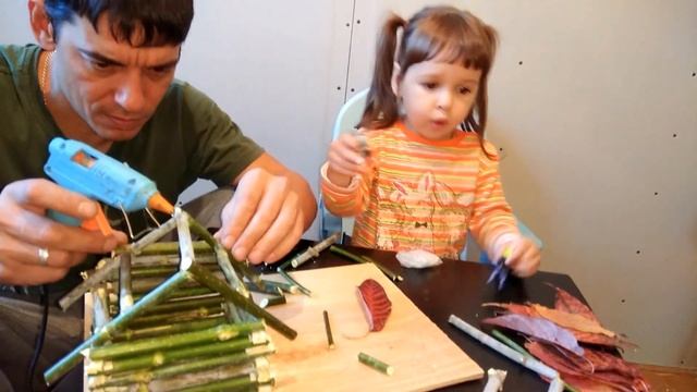 ВЛОГ Алиса и папа делают поделку Поделка готова Детский канал Liitle baby смотреть онлайн