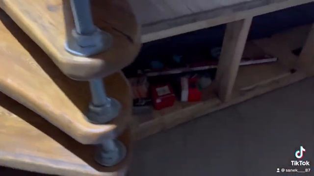 Продолжения. Винтовая лестница своими руками. смотреть онлайн