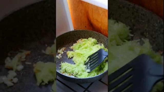 Спагетти со сливочным кабачковым соусом! #паста #спагетти #кабачки #сливочныйсоус #chevushki #рецеп смотреть онлайн