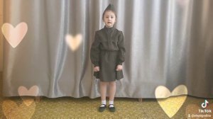 Внучка готовится к 9 Мая