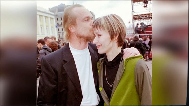 Как ВЫГЛЯДИТ жена 63 - летнего актёра Андрея Смолякова... смотреть онлайн