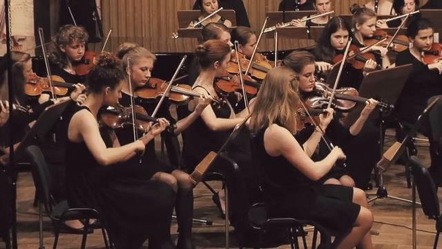 Moniuszko – Mazurka from opera Haunted Manor, Mazur z opery Straszny Dwór conducted by Tomasz Chmie смотреть онлайн