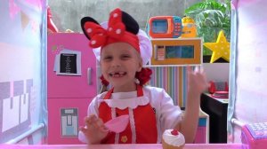 Алиса и Ева хочет играть в Слайм и кушать вредные сладости для папы