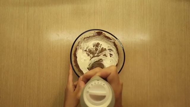 Шоколадные мини-чизкейки с «паутиной» на Хэллоуин ?