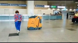 Роботы-уборщики в аэропорту Домодедово