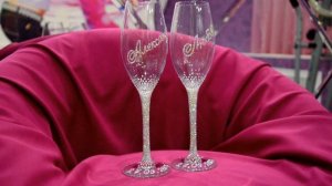 Свадебные бокалы в стразах с именами и датой https://vk.com/club53829666