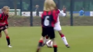 Процесс тренировки детей в футболе на основе школы Аякс