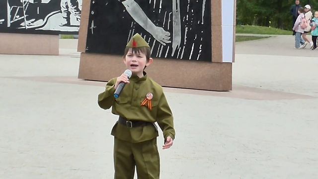 Автор Георгий Рублев, стихотворение "Это было в мае на рассвете", читает Тимофей Репников
