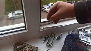 Как вытащить заглушку паза штапика