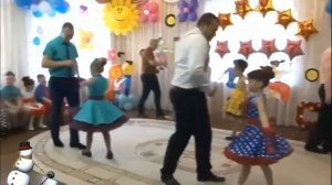 Новогодний твист ( в детском саду )