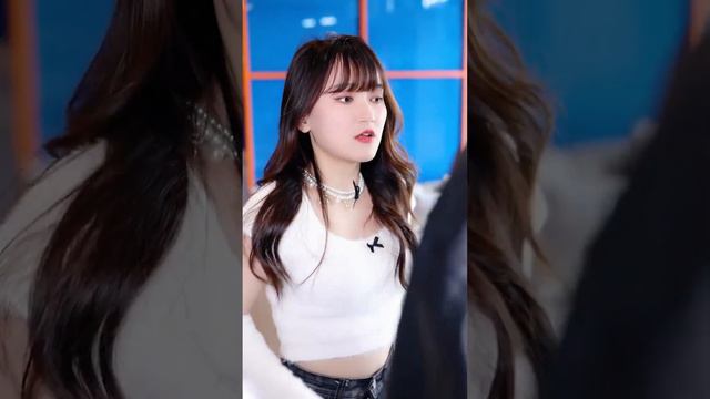 轉角意外邂逅成為大明星的未婚妻，為避免緋聞被迫同居，沒想到他竟然對我做出這種事？ #千金小佳麗 смотреть онлайн