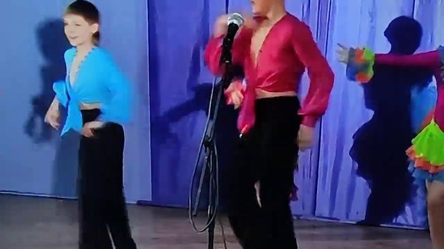 Танец, зажигательная Самба. Архив из 0-х смотреть онлайн