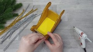 КАК СДЕЛАТЬ НОВОГОДНИЕ САНИ.НОВОГОДНИЕ ПОДЕЛКИ из картона своими руками. DIY Christmas crafts.