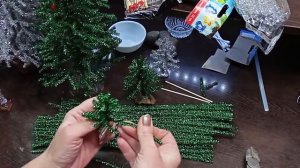 Новогодние ёлочки из мишуры