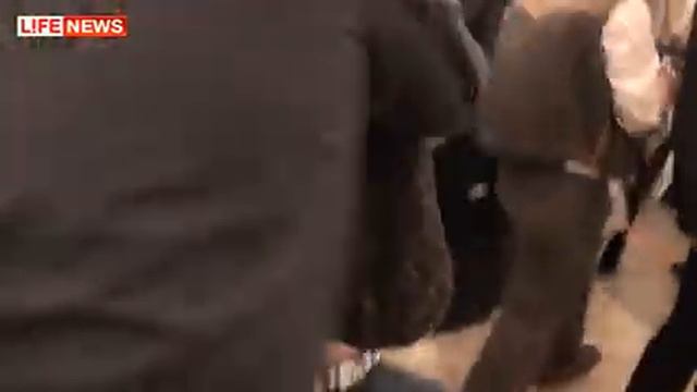 Акция активисток FEMEN на избирательном участке LifeNews смотреть онлайн