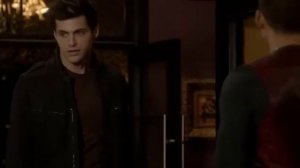 «Алек уговаривает Магнуса устроить вечеринку для Макса». Сумеречные охотники [2x08]