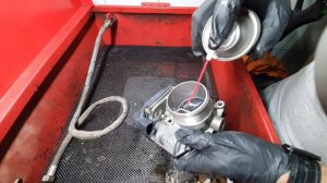 ЧИСТКА ДРОССЕЛЬНОЙ ЗАСЛОНКИ AUDI A4 B8 QUATTRO 2.0TFSI CLEANING THROTTLE AUDI A4 B8 QUATTRO 2.0TFSI