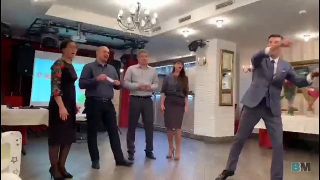 Поздравление с днём рождения. Музыкальный подарок от гостей. Ведущий Владимир Мартынов
