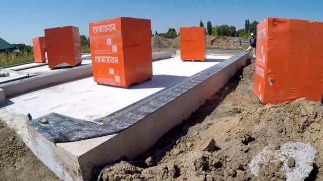 ДОМ С НУЛЯ - 3. /7 серия/ Разметка | Работа с гидроуровнем | Закладка первого ряда смотреть онлайн