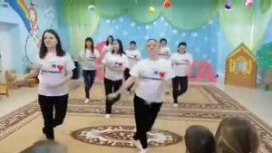 Танец воспитателей на 8 марта