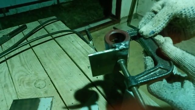 Привариваю стальные пластины к гаражным петлям смотреть онлайн