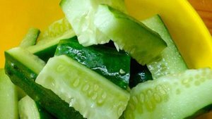 Засолка огурцов дольками