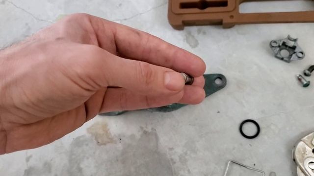 Производим дефектовку клапана управления передувом турбины на Volvo VNL 780. смотреть онлайн