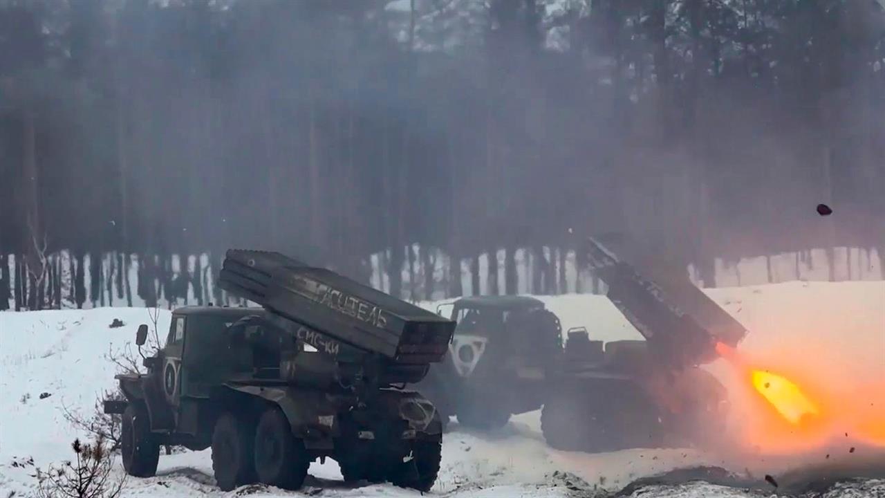 Российские средства ПВО за сутки перехватили пять снарядов РСЗО HIMARS и ракету "Точка-У"