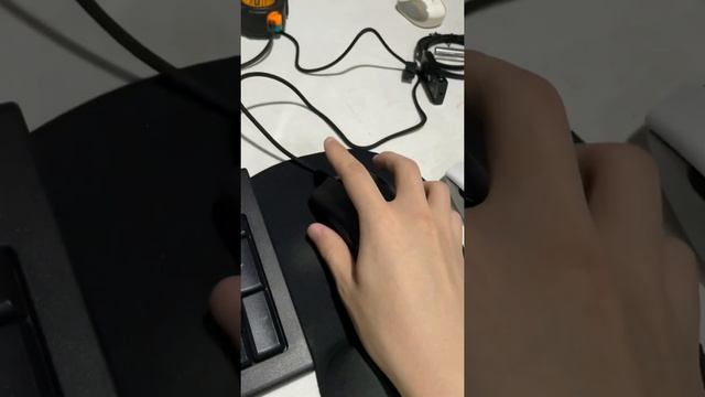 Razer Viper Mini VS Razer Orochi V2 (Click Test) смотреть онлайн