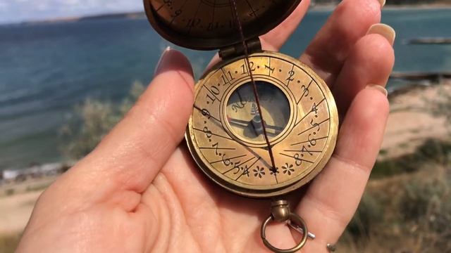 Компас с солнечными часами смотреть онлайн