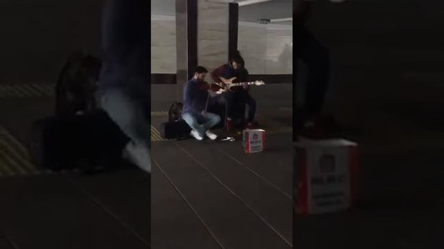 Скрипка и гитара в переходе на Выхино) смотреть онлайн