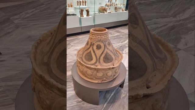 Welcome to the Archaeological Museum of Heraklion.Photo collage. смотреть онлайн