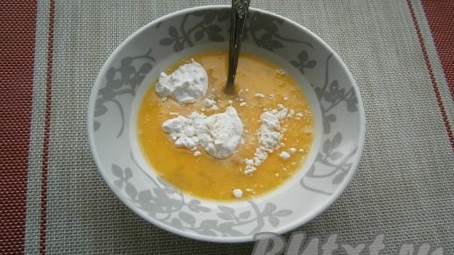 Салат с копчёной колбасой, яичными блинчиками и корейской морковью