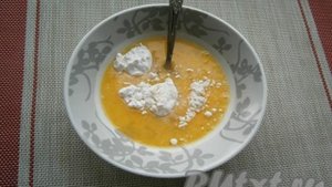 Салат с копчёной колбасой, яичными блинчиками и корейской морковью