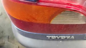 авто за 150к с пробегом в 400 000 км. Toyota Avensis T22. замена задних стоек на Fenox и пружины KY