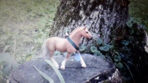 Фигурки лошадок