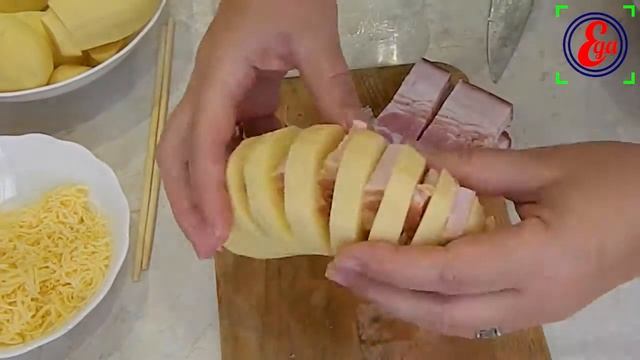 Всегда вкусный запеченный картофель, фаршированный беконом