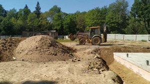 Экскаватор-погрузчик John Deere 325J, 2011