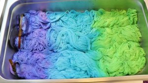 Dyepot Weekly #387 - Dyeing Neon Yarn with White Neps - Will There Be Contrast for the Neps to Pop?