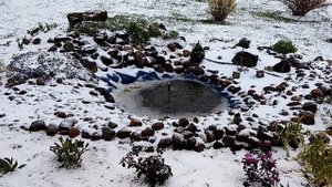 град, молния и гром в апреле, выглядит как зимой.