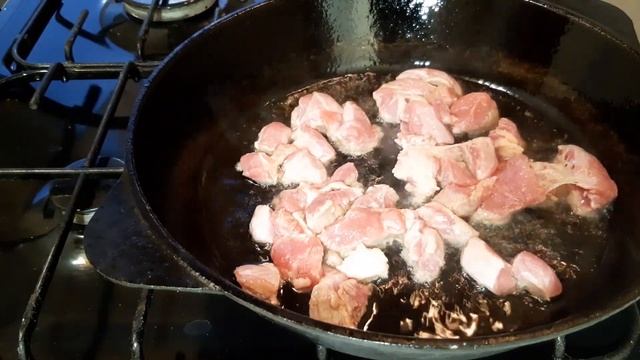Мясо тушеное с картошкой! Просто и очень вкусно! И все просят еще