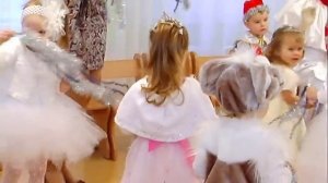 Танец снежинок, ясельная группа Новогодний утренник в детском саду