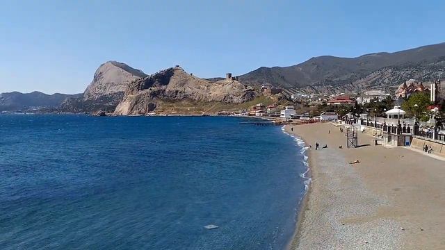 Крым, Судак-2018, пляж в апреле. Загорают, смелые купаются смотреть онлайн