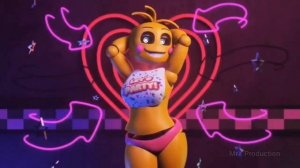 Той Чика танцует, а Фредди наблюдает ?