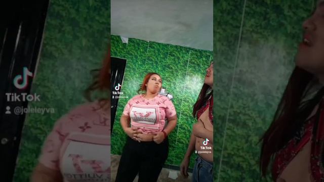 Teresa humilla Aida en una tienda de ropa