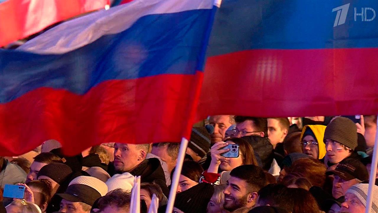На Красной площади состоялся концерт в честь 10-летия воссоединения Крыма с Россией