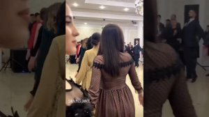 Нальмэс танцует на свадьбе / Танцует Нальмэс